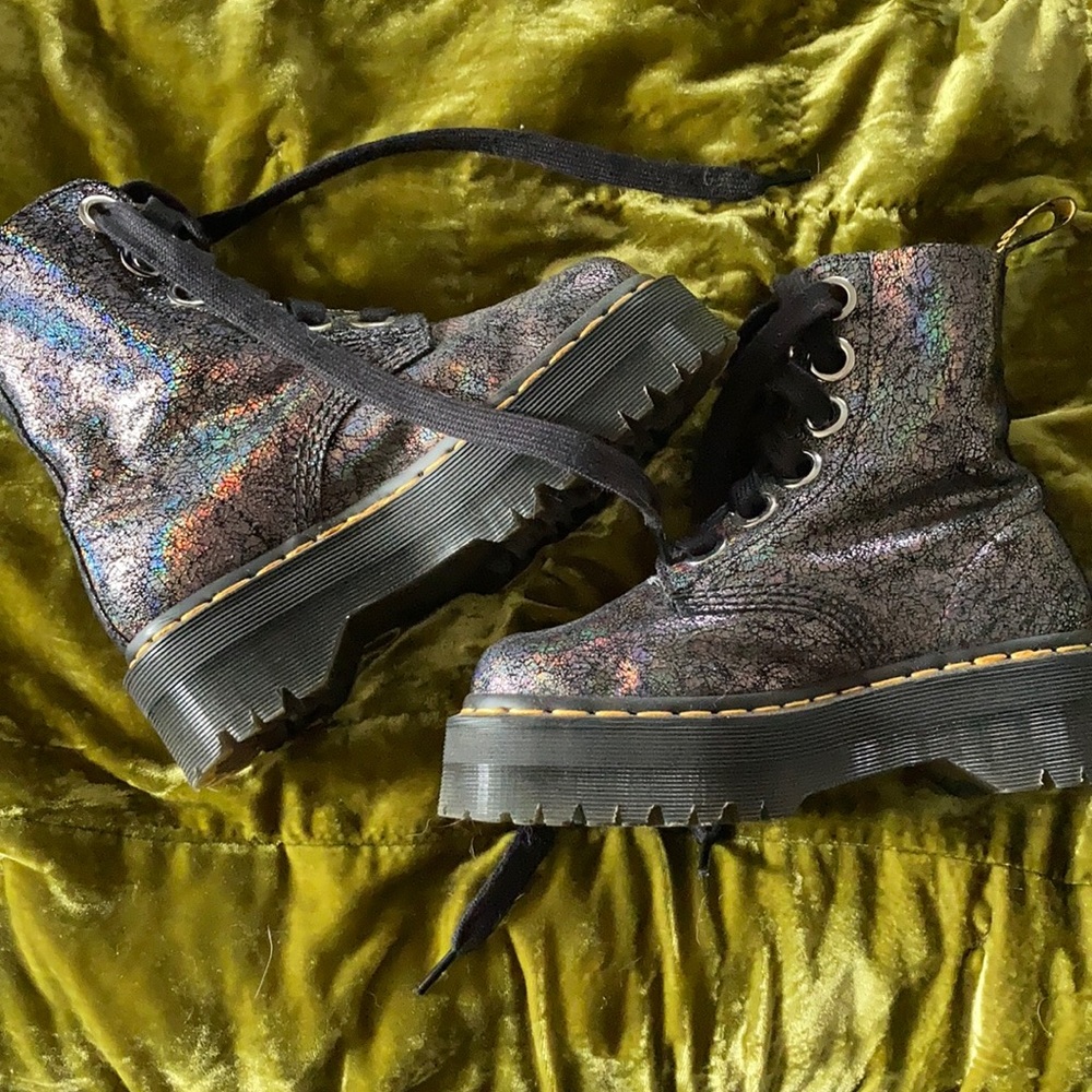 Dr Martens MOLLY platform rainbow boot